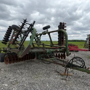 John Deere 335 Disk