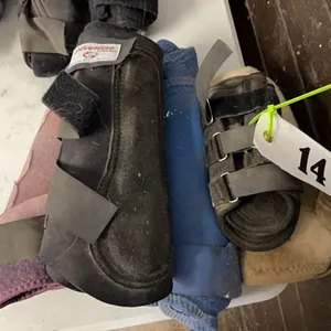 5 PAIRS OF ASSORTED SIZED SPLINT BOOTS