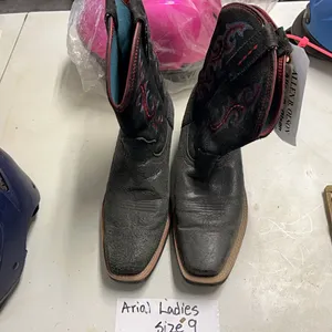 ARIAT SIZE 9 LADIES BOOTS