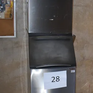 Ice Machine with Storage