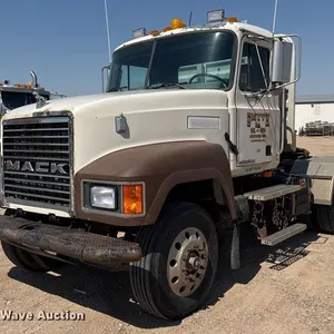 1998 Mack CH613 semi truck