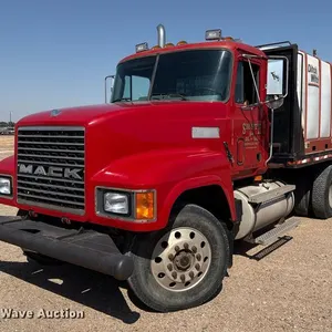 1997 Mack CH613 flatbed truck with mud mixing system