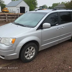 2008 Chrysler Town And Country van
