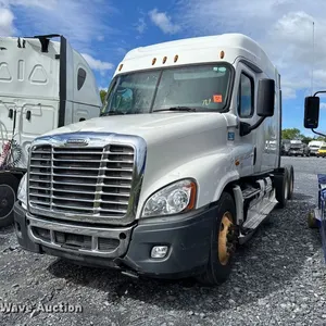 2016 Freightliner Cascadia semi truck