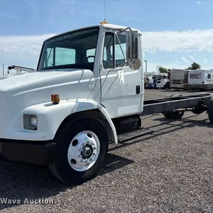 2000 Freightliner FL60 truck cab and chassis