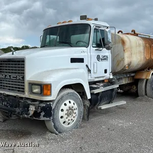 1999 Mack CH613 water truck