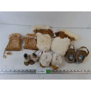 (2)Children's Moccasins & Suede Mittens