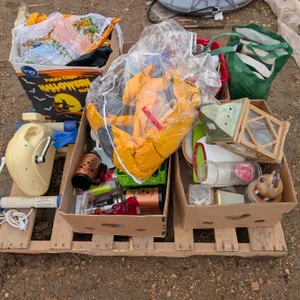 Pallet of Misc. Items (glasses, Desk Bike, Halloween Items and etc.)