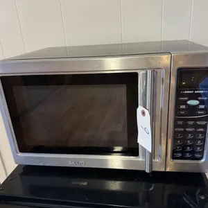 Sanyo microwave. Does work.