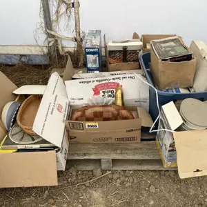 Pallet of Various Household Items