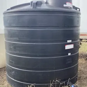 Like New Fertilizer tank 2000 gallons with valve.