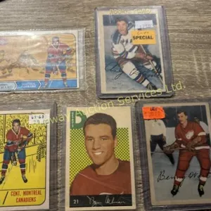Five vintage collectable hockey cards