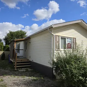 Mobile Home: 17 Sycamore Drive Sunset Estates Saskatoon Open House Viewing: Thursday September 12, from 11 AM to 2 PM.