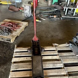 BIG RED FLOOR JACK