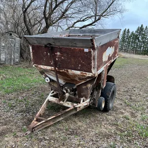 TYLER FERTILIZER SPREADER