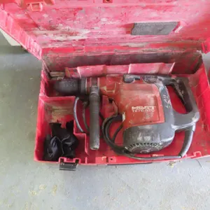 Hilti TE76-ATC Concrete Hammer Drill w/ Case.