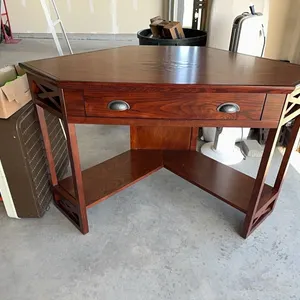 Corner desk