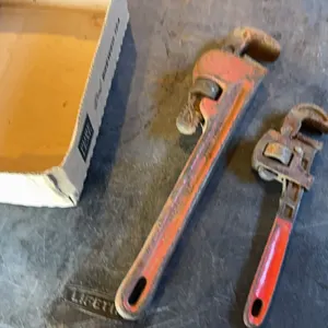 Pipe wrenches