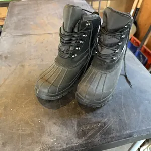 Snow boots
