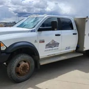*LOCATED AT MAS SALES CENTRE* 2013 DODGE RAM 5500 HD 4x4 CREW CAB SERVICE TRUCK - CUMMINS DIESEL - AUTO - UTILITY BODY  393,479 KM'S SHOWING S/N 3C7WD