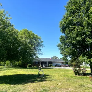 14067 State Route 142, McLeansboro, IL 62859