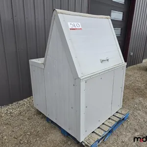 47"x50"x66" Cat House
 UNRESERVED