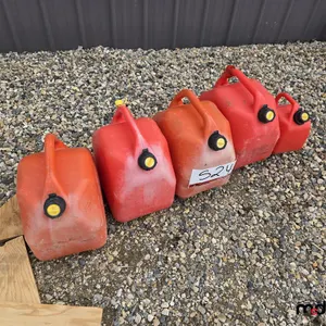 (5) Jerry Cans
 UNRESERVED