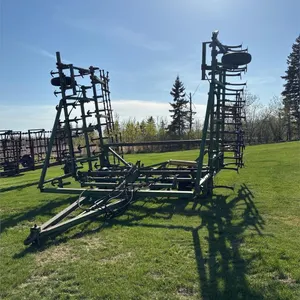 JD 1000 Vibrashank, 40 ft, Degelman Harrows