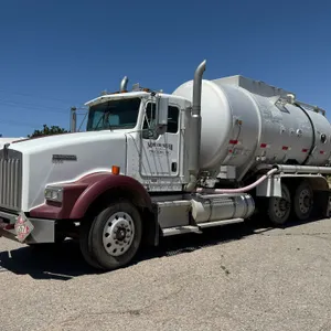 2003  Kenworth  T800  T/A  Conventional Petroleum Truck