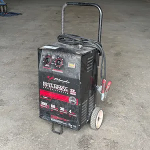 Schumacher SE-6030 Battery Charger/Engine Starter