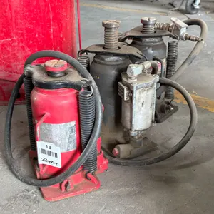 (3) Air-Operated Hydraulic Bottle Jacks