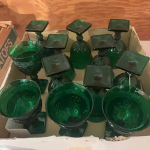 12 GREEN STEMMED WATER GLASSES