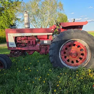 International 806 Tractor - Menomonie, WI
