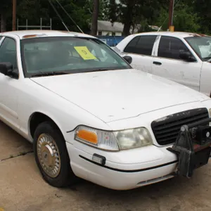 2000 Ford Crown Victoria - Will Need to be Towed