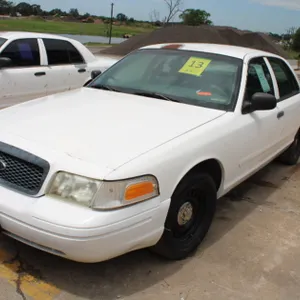 2002 Ford Crown Victoria - Will Need to be Towed