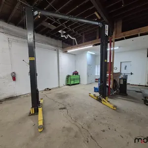2023 PEAK 9,000lbs Two-Pole Lift
 UNRESERVED