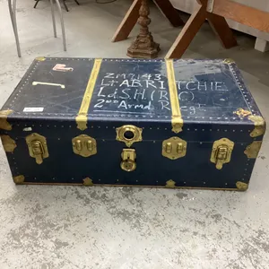VINTAGE BLUE METAL TRUNK