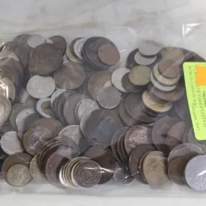 2.5 POUNDS OF VARIOUS ESTATE WORLD COINS IN BAG