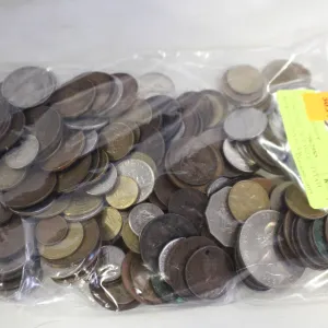 2.5 POUNDS OF VARIOUS ESTATE WORLD COINS IN BAG