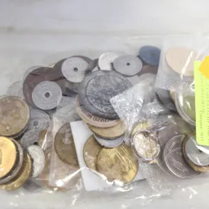 BAG OF VARIOUS ESTATE TOKENS, TRADES DOLLAR ETC.
