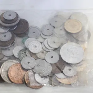 BAG OF VARIOUS ESTATE TOKENS, TRADES DOLLAR ETC.