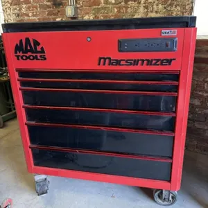 Mac Tools 42� Macsmizer Rolling Tool Chest
-