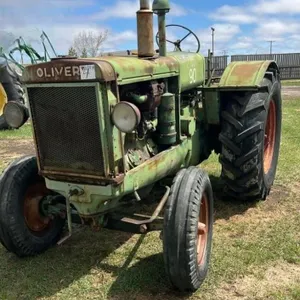 Oliver Model 90 Gas Tractor. Near New 16.9 x 30