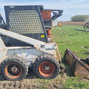 Bobcat Clark Skidsteer with 5ft bucket