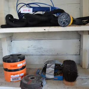 Walter Zip Cuts, Garden Hose with Nozzle, Blue Cable