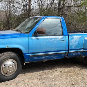 OFFSITE - 1990 Chevy Silverado 2500 , made into a Dually, not running, all spark plugs out. 184231 kilometres, brake controller. Front and rear hitch.