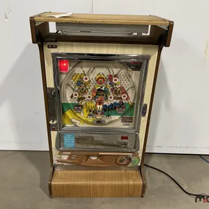 Satomi "American Football" Pachinko Game
 UNRESERVED