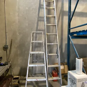 24 FT ALUMINUM EXTENSION LADDER & 6 FT ALUMINUM LADDER