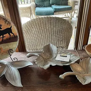 5 Decor Pcs on Table