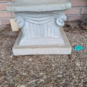 Concrete pillar stand matches 15a